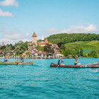 0013_Spiez_Schoene Aussichten Touristik_thunersee-sommer-schloss-rebberg